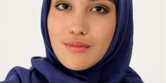 Лицом новой рекламной компании ретейлера одежды Gloria Jeans стала девушка в хиджабе. Таким образом, по словам ​основателя компании Владимира Мельникова, компания ​решила «отдать дань уважения и тем, кто исповедует ислам, а также дать понять, что мы создаем одежду для всех»