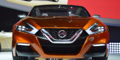 Nissan представил концепцию будущих седанов. Фотослайдер 0