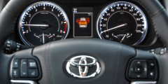Toyota назвала российские цены на обновленный Highlander