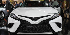 Toyota представила Camry нового поколения