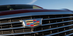 Cadillac назвал российские цены на новый кроссовер XT5. Фотослайдер 0