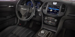 Седан Chrysler 300 получил новый дизайн . Фотослайдер 0