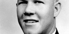 1 августа 1966 года 25-летний студент, бывший морской пехотинец Чарльз Уитмен забаррикадировался в башне Техасского университета и более полутора часов стрелял в прохожих на территории кампуса. Всего были убиты 16 человек, более 30 получили ранения, самого стрелка в итоге застрелили полицейские. За день до инцидента в кампусе он убил свою жену и мать.

Уитмен рос в благополучной обеспеченной семье, был старшим из трех братьев. После службы в морской пехоте поступил в Техасский университет, но потерял стипендию и продолжать учебу не смог. Стипендии он лишился после случая на охоте. Молодой человек застрелил оленя и принес тушу в общежитие, чтобы освежевать. Это вкупе с плохой успеваемостью и привело к отчислению.

После этого Уитмен женился и вернулся на военную службу, где получил звание младшего капрала, но за участие в подпольных азартных играх был разжалован в рядовые. Спустя два года он был уволен из армии и снова поступил в университет.

За день до убийства Уитмен начал писать предсмертную записку. По его словам, он «не вполне понимал себя в последнее время» и не знал, что именно им движет. Необходимость убийства жены стрелок объяснил тем, что не хотел оставлять ее страдать. Он также писал, что консультировался с психиатром, но тот помочь не смог. «Надеюсь, что, после того как я умру, будет проведено вскрытие, которое откроет причину моего психического состояния», — написал Уитмен. В записке не было ничего об атаке на университет.

При вскрытии у Уитмена обнаружили опухоль мозга.

По мотивам случившегося были сняты два фильма — «Башня смерти» (1975) и «Башня» (2016).
