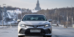 Без подогрева, но с трубой: первый тест-драйв китайской Toyota Camry