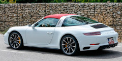 Обновленный Porsche 911 Targa замечен без камуфляжа. Фотослайдер 0