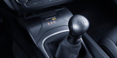 Toyota рассказала о моторной гамме обновленного Avensis. Фотослайдер 0