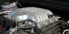 Во время байкальских заездов двигатель V8 6.2 поили 98-м бензином. Средний расход по борткомпьютеру постоянно переваливал за 25 л/100 км.
