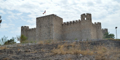 Крепость Тигранакерт, основанная в I веке до н.э., находится у реки Хаченагет на горе у деревни Нор Марага. Название крепости отсылает к периоду правления царя Тиграна II (Великого)