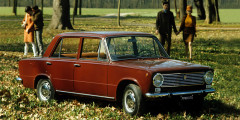 В качестве иностранного партнера был выбран Fiat, а будущий завод мощностью 660 машин должен был выпускать модель 124, получившую в 1966 г. титул европейского &laquo;Автомобиля года&raquo;. Местом для предприятия выбрали Ставрополь-на-Волге, переименованный в честь лидера итальянских коммунистов Пальмиро Тольятти.