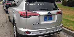 Гибридная Toyota RAV4 впервые замечена на тестах . Фотослайдер 0