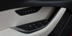 Тест-драйв Audi A4, Jaguar XE и Volvo S60 - Jaguar салон