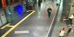 Террорист-смертник в здании аэропорта




