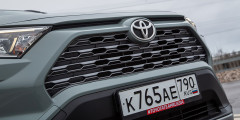 Базовые ценности. Тест-драйв Toyota RAV4 и Kia Sportage - Тойота Внешка