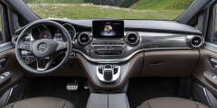 Обновленный Mercedes V-Class: тачпады на руле и AMG-версия - серый