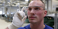 Volkswagen начал использовать виртуальные очки для производства автомобилей. Фотослайдер 0