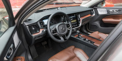 Тест-драйв Audi A4, Jaguar XE и Volvo S60 - Volvo салон