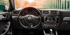Volkswagen Jetta получил новый бензиновый мотор. Фотослайдер 0