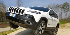 В чужих глазах. Тест-драйв Jeep Cherokee. Фотослайдер 2