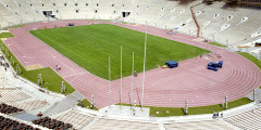 К Олимпиаде-80 его реконструировали, расширив, в том числе, дорожки для бега. Именно со стадиона в «Лужниках» взлетал знаменитый олимпийский мишка.