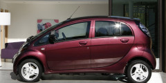 Chevrolet Spark воткнут в розетку. Фотослайдер 1