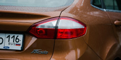 Тонкий лед. Ford Fiesta против Hyundai Solaris. Фотослайдер 2