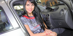 Самые красивые девушки мотор-шоу в Бразилии. Фото. Фотослайдер 0