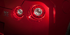 Nissan обновил спорткар GT-R. Фотослайдер 0