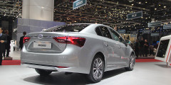 Toyota Avensis получила новые дизельные двигатели. Фотослайдер 0