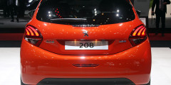 Peugeot обновила свою самую популярную модель. Фотослайдер 0