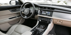 Audi A6 против Jaguar XF. Jaguar Салон