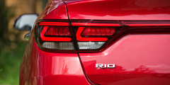 Видео: новый Kia Rio против обновленной Skoda Rapid - внешка Kia