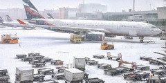 В выходные из-за снегопада была нарушена работа столичных аэропортов. Из-за резкого ухудшения погодных условий было задержано более 50 рейсов.