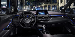 Toyota рассекретила салон серийного кроссовера C-HR. Фотослайдер 0