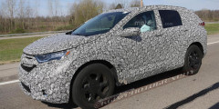 Новую Honda CR-V впервые заметили на тестах. Фотослайдер 0