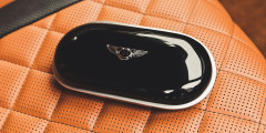Bentley Flying Spur vs Pierce Arrow 02