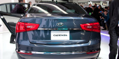 Kia представил обновленную Cadenza. Фотослайдер 0