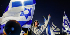 Беспорядки в Израиле усилились накануне после увольнения критиковавшего реформу министра обороны Йоава Галанта