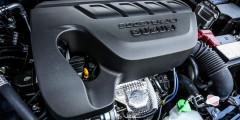 После рестайлинга Suzuki SX4 получил новый мотор и трансмиссию. Фотослайдер 1