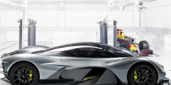 Гиперкар Aston Martin AM-RB 001 хотят превратить в гибрид. Фотослайдер 0