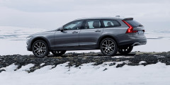 Volvo рассекретила вседорожную версию V90. Фотослайдер 0