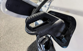 «Быстрых» зарядок для электромашин впервые стало больше «медленных»