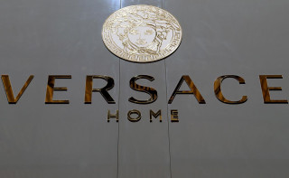 Il Sole 24 сообщило о возможной покупке Versace группой Prada