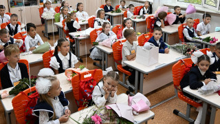 В российских школах прошли праздничные линейки. Событие в кадрах
