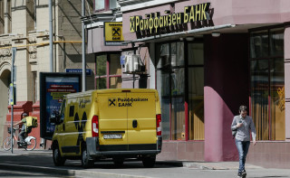 FT узнала, что Raiffeisen прекратил попытки продать бизнес в России
