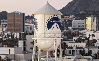 Paramount в борьбе с Netflix улучшила предложение для Warner Bros.