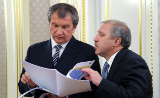 Игорь Сечин и Эдуард Худайнатов (слева направо)