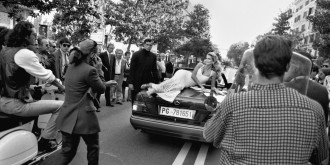 Рино Бариллари. «Клаудия Шиффер на съемках для бренда Valentino на виа Венето». Италия, Рим, 2000 год. Предоставлено автором