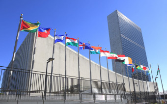 Здание штаб-квартиры ООН в ультрасовременном на тот момент стиле строилось в 1947&ndash;1952 годах при участии знаменитых архитекторов Оскара Нимейера и Ле Корбюзье