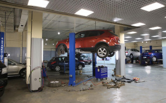 Страховщики предупредили о проблемах с ремонтом: чинить машины нечем