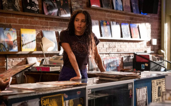 <p>Кадр из сериала &laquo;Меломанка&raquo; с Зои Кравиц в главной роли</p>